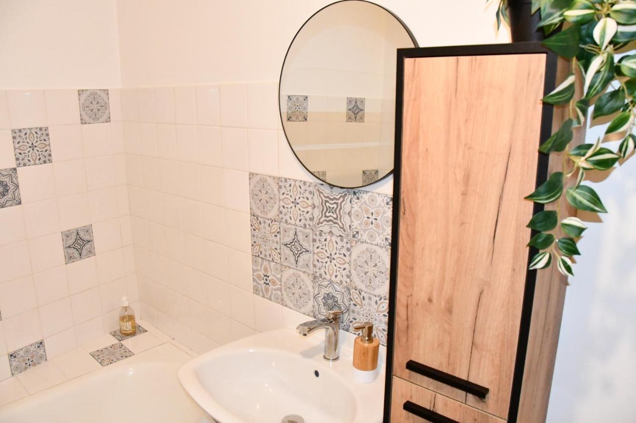 Appartement 32 M2 Intra Muros - Wifi - Netflix - Bureau Avinyon Dış mekan fotoğraf